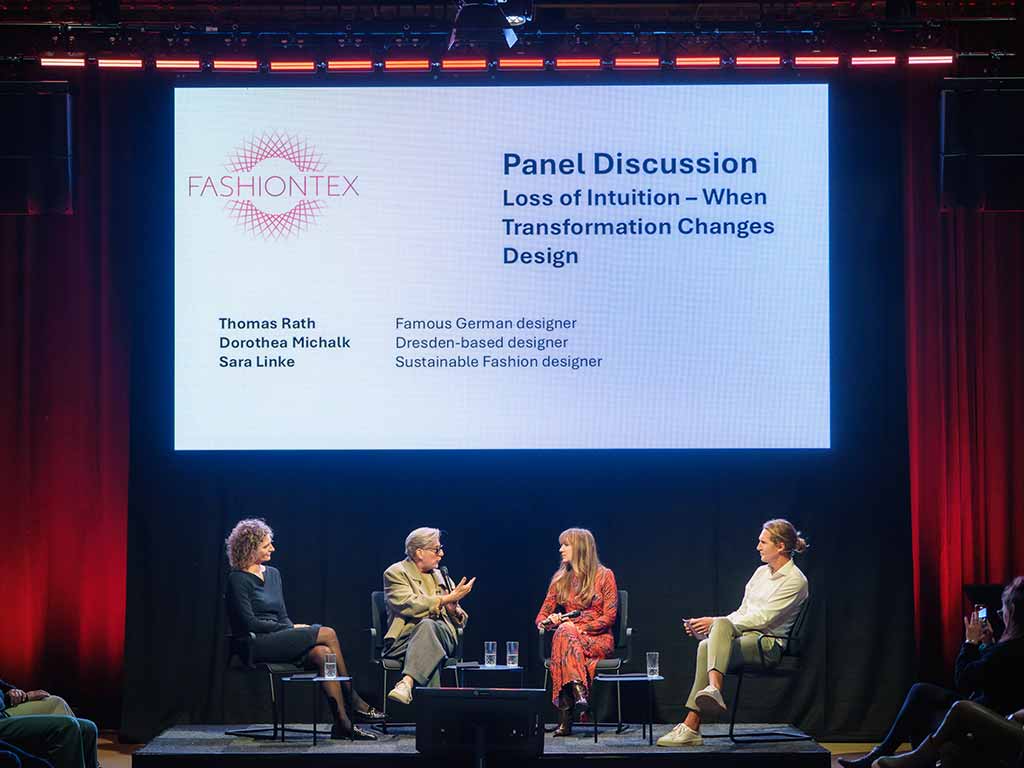 Mit den beiden Designerinnen Dorothea Michalk (l.) und Sara Linke diskutierte Thomas Rath die Chancen, die KI und Schnelligkeit in der heutigen Modewelt haben